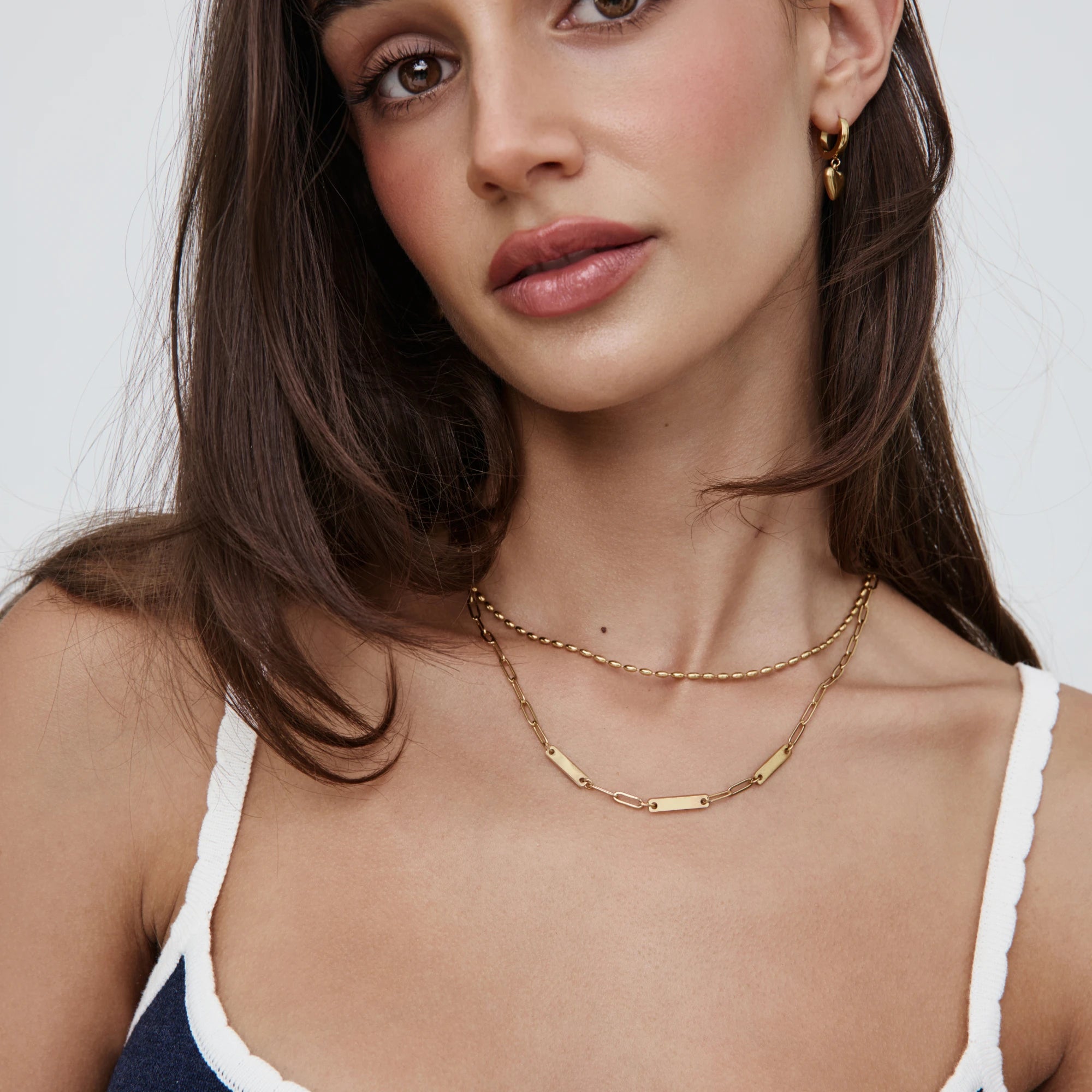 paperclip-duo-name-necklace-model-3.jpg
